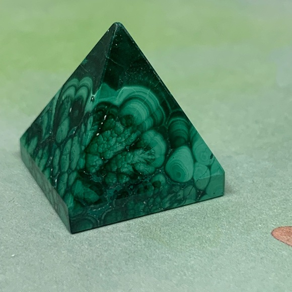 Malachite Pyramid - Picture 3 of 11